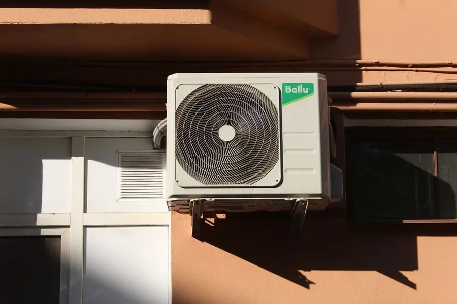 Unità esterna climatizzatore — un climatizzatore a Modena Unità esterna di un climatizzatore a Modena