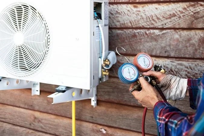Controllo manometri — un climatizzatore a Modena Tecnico F-GAS ripara un climatizzatore a Modena